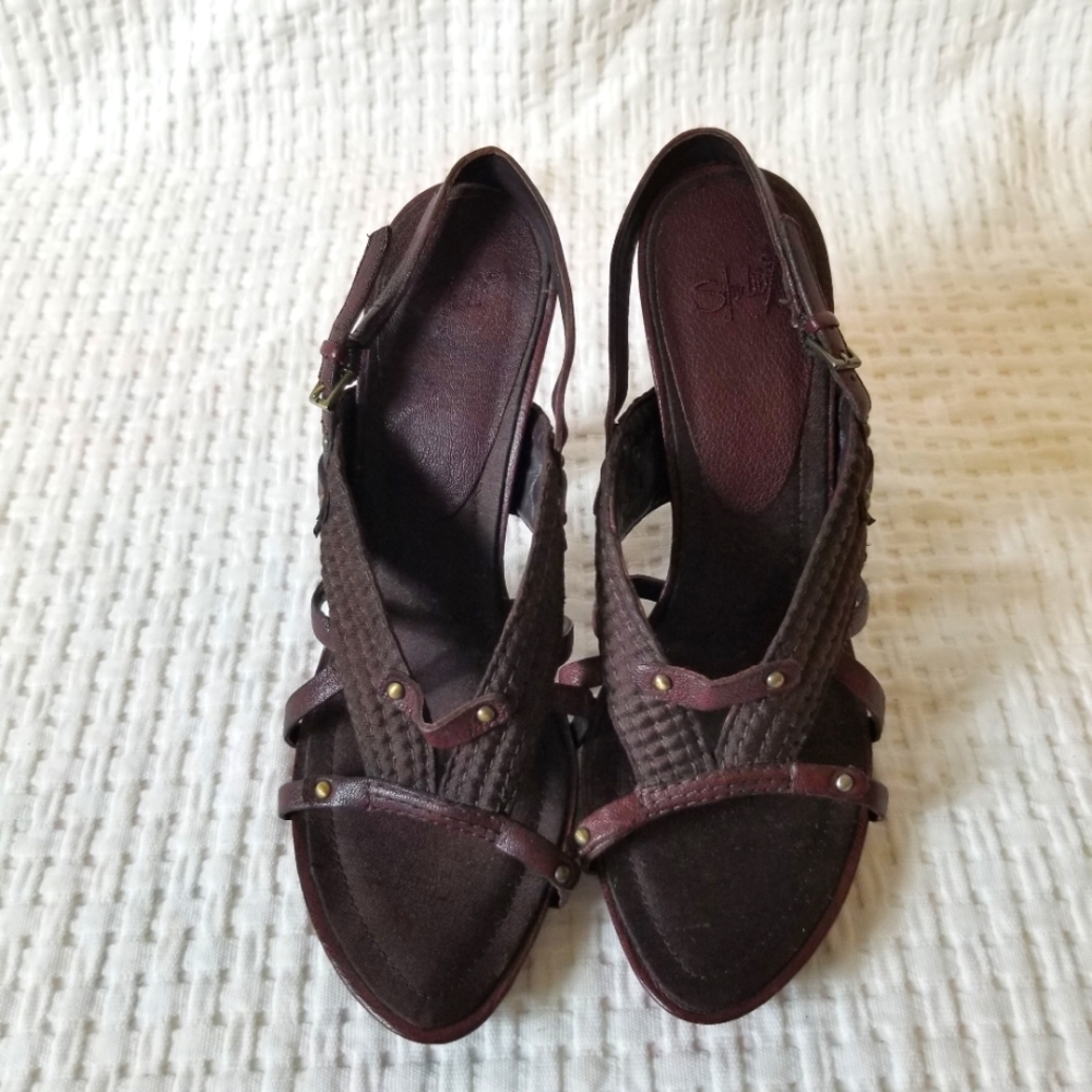 Studio9 Grain Leather Wooden Heel